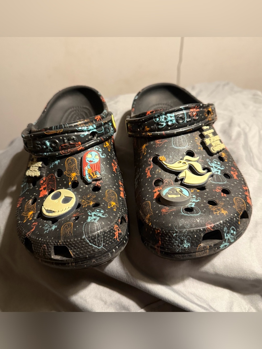 Crocs Kids C5 Nightmare Before Christmas Black Clogs Shoes Jibbitz Disney Glows